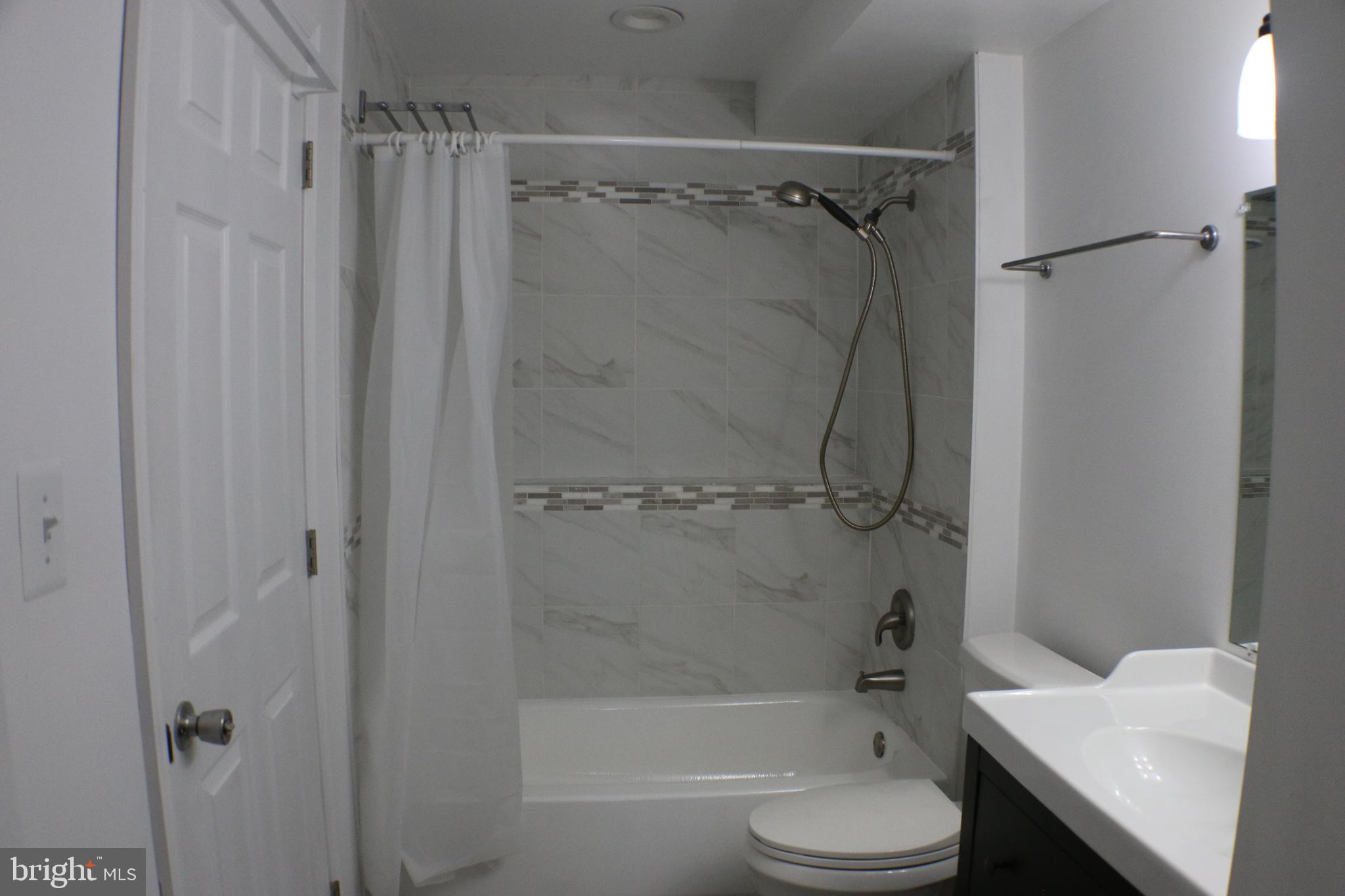 5077 MacNamara DRIVE