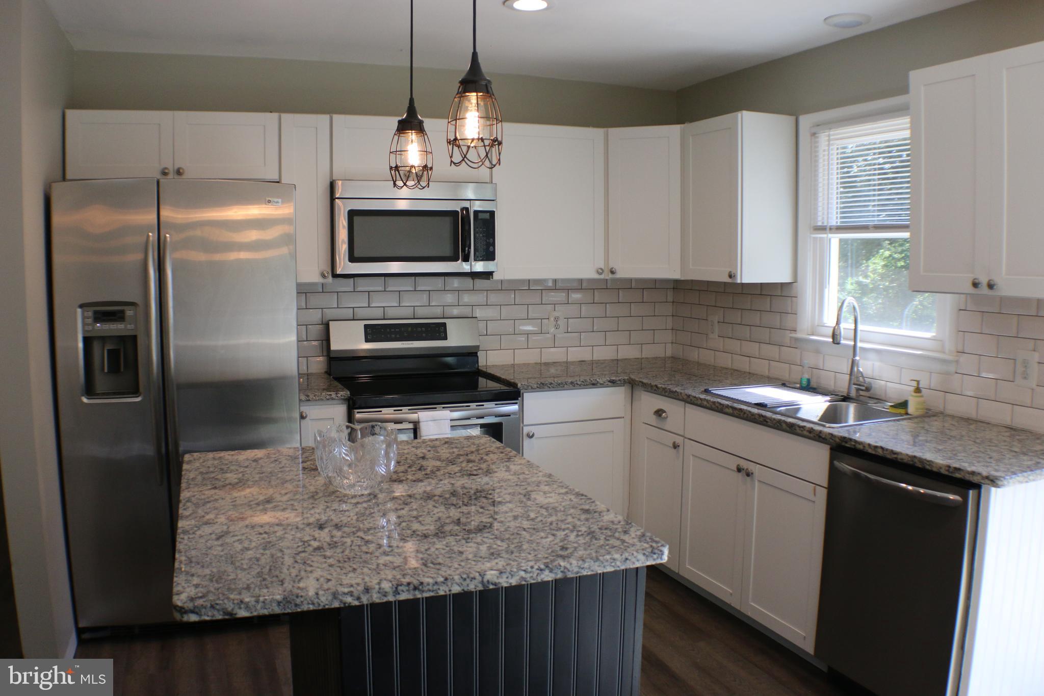 5077 MacNamara DRIVE