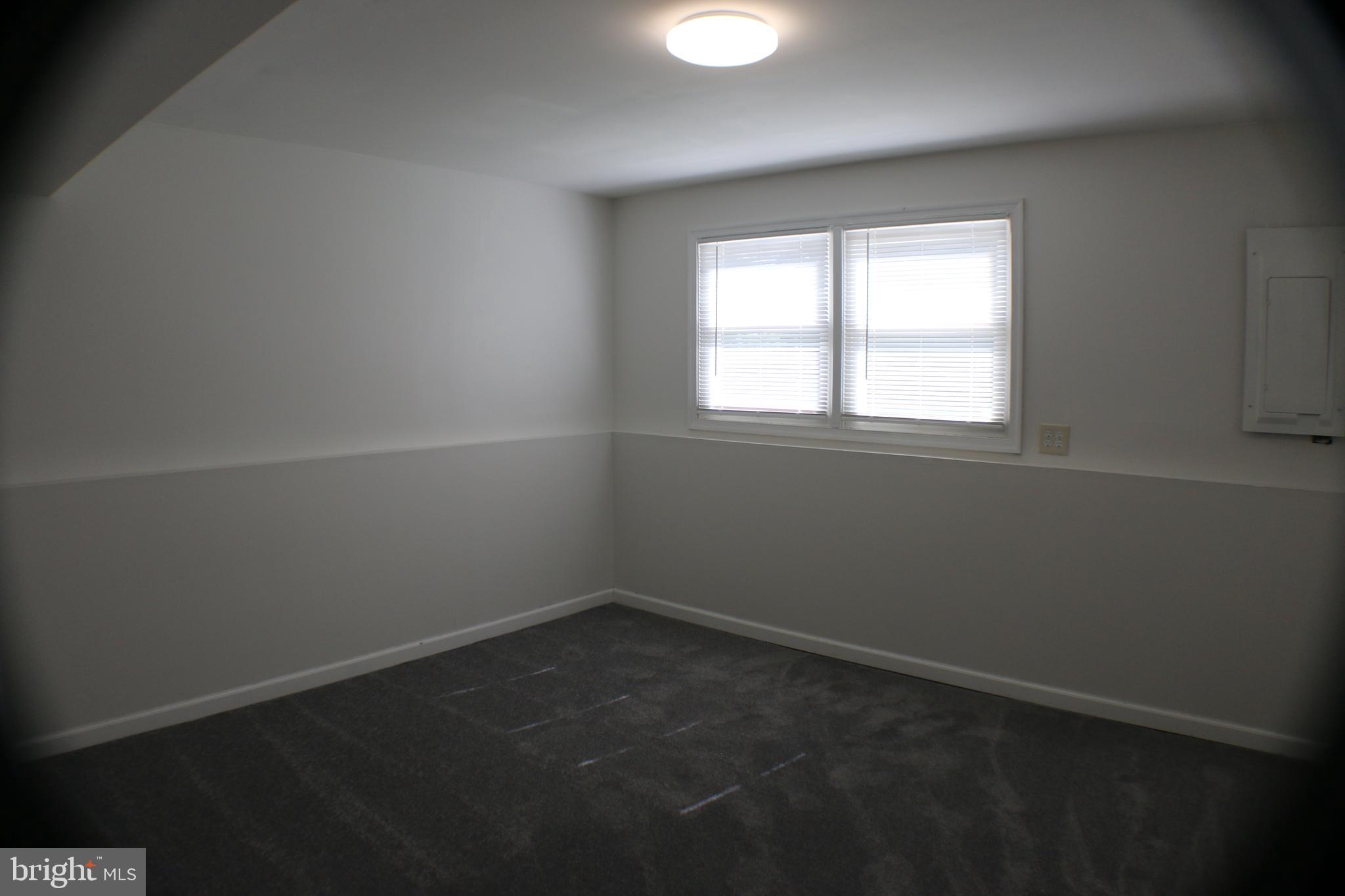 5077 MacNamara DRIVE