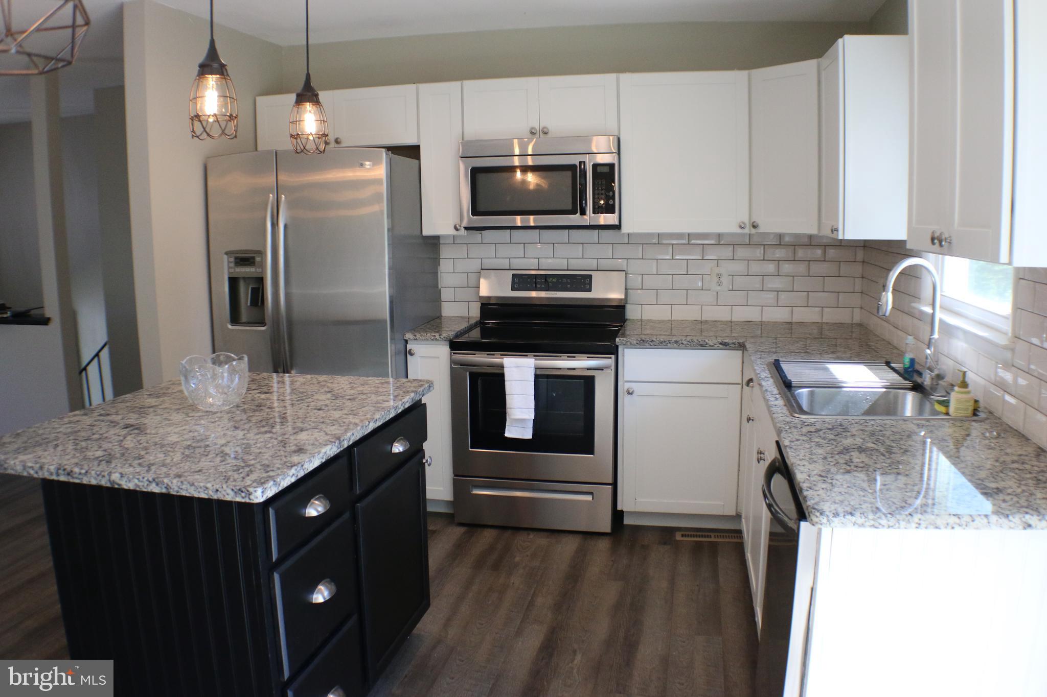 5077 MacNamara DRIVE