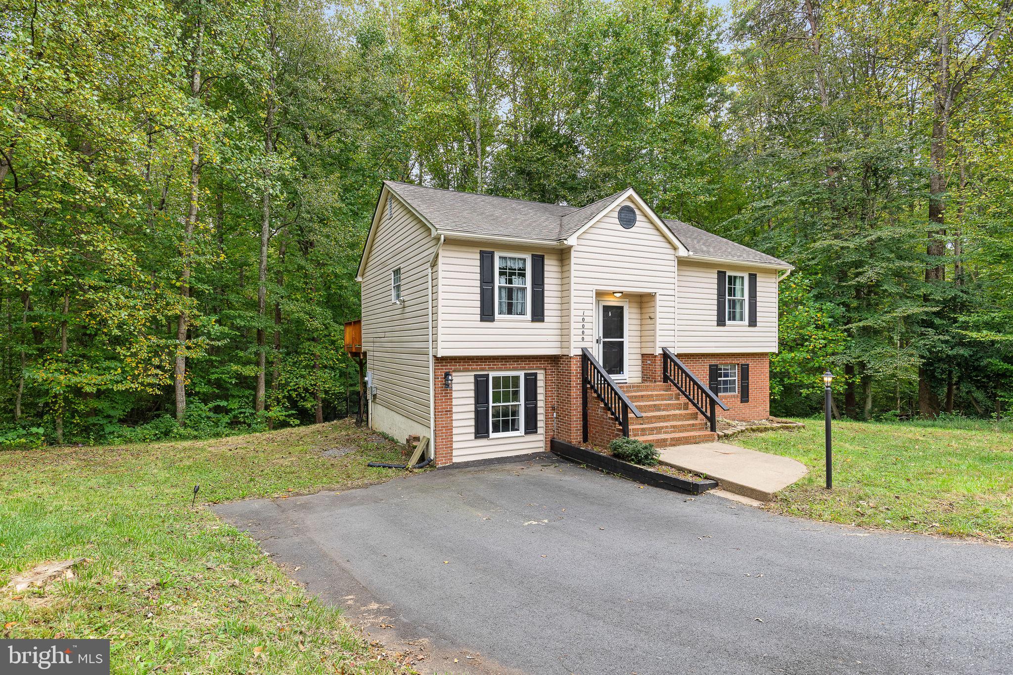 10000 Knotty Pine COURT