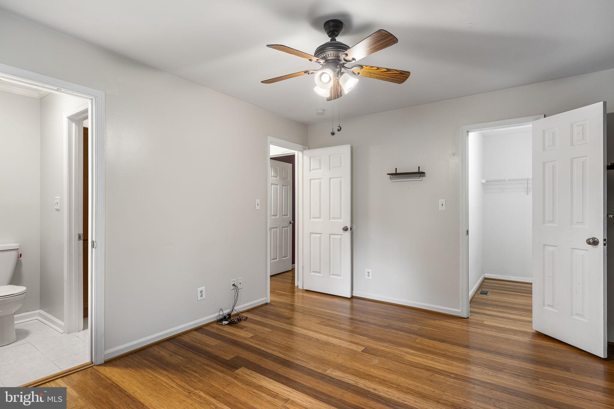 10000 Knotty Pine COURT