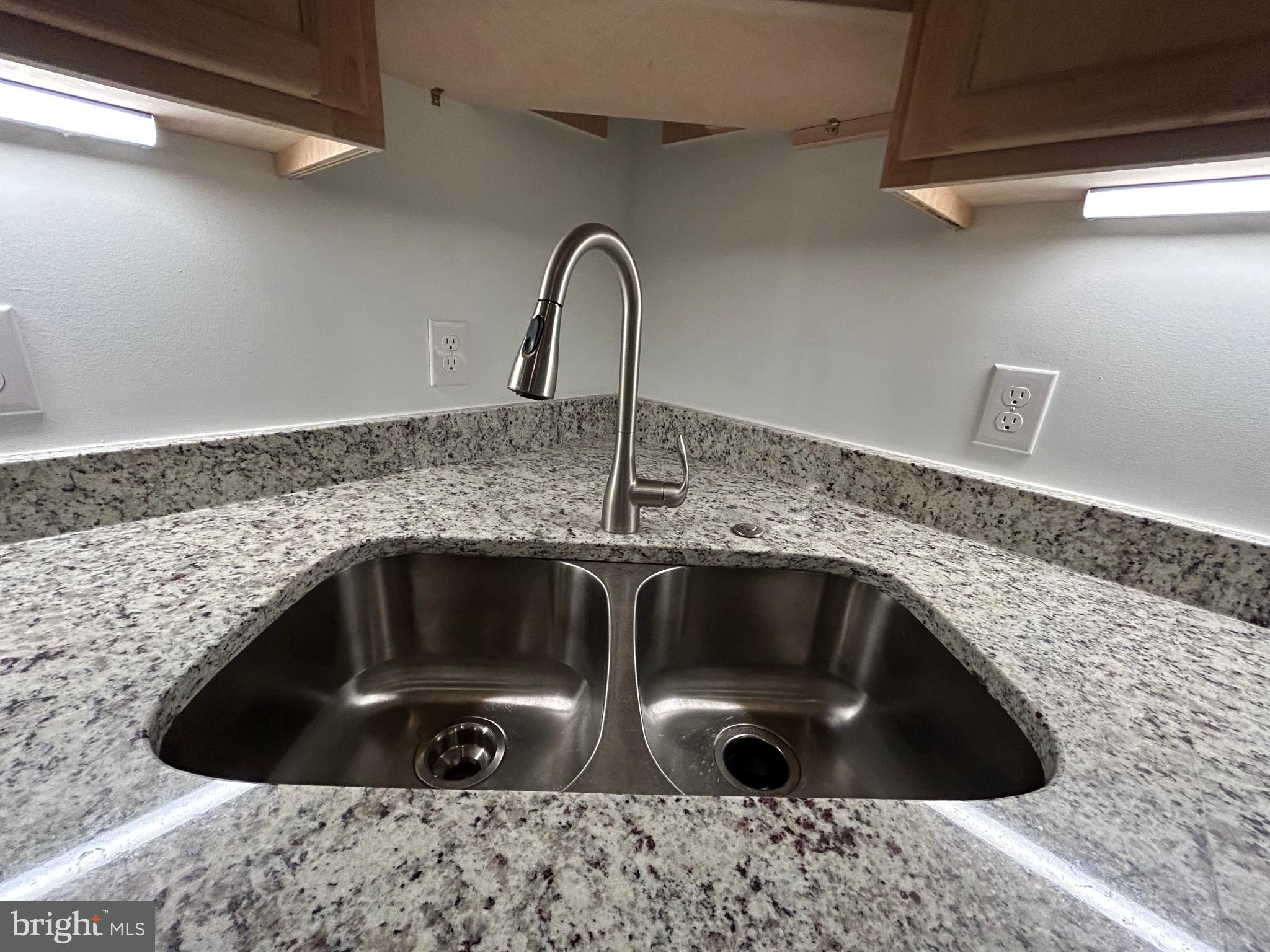 4101 Corbin Hall Lane Unit: BASEMENT APARTMENT