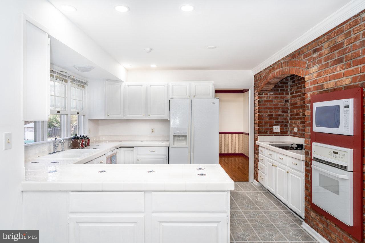 412 Breezewood Dr