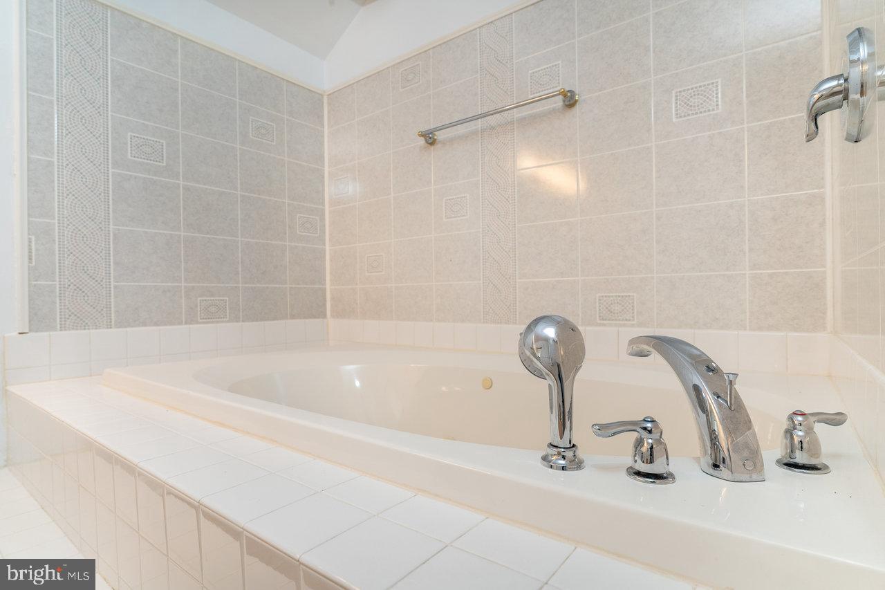412 Breezewood Dr
