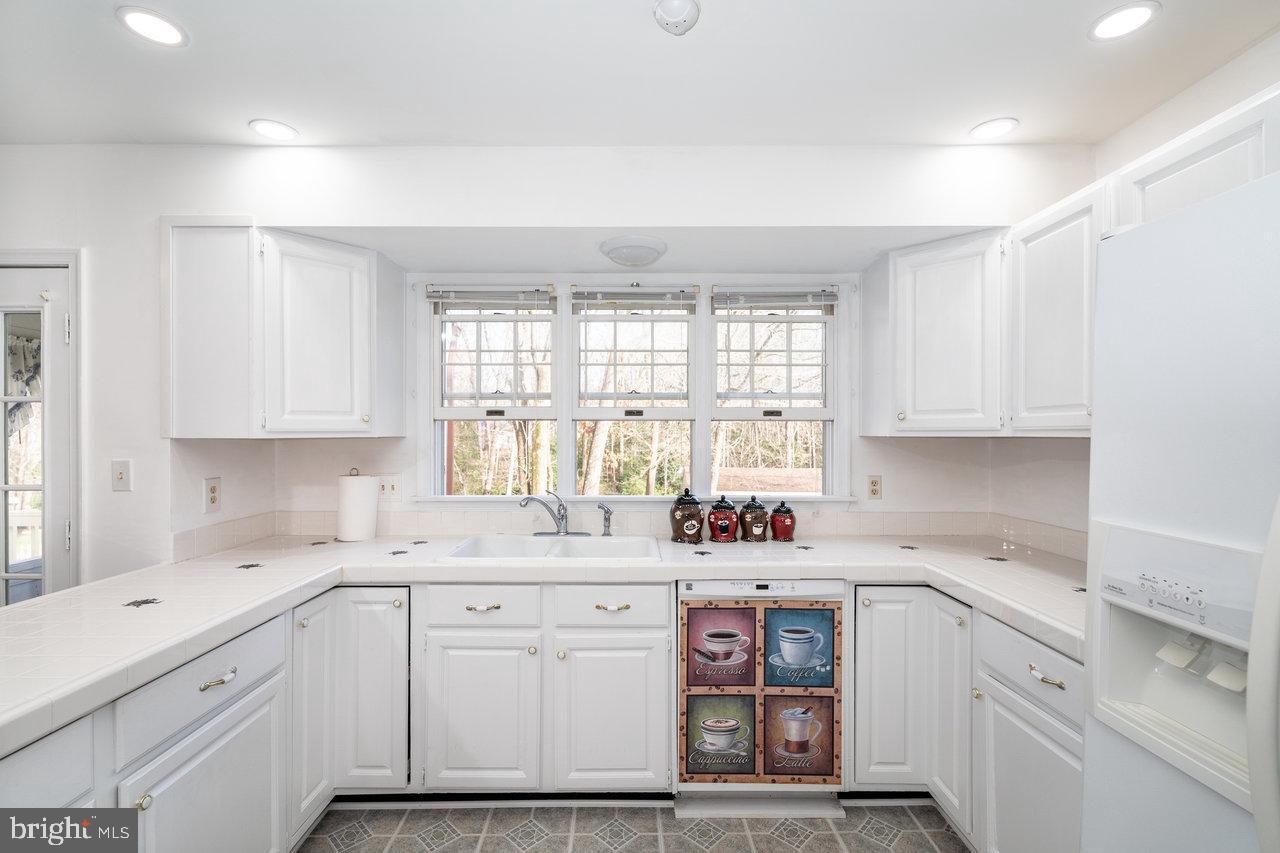 412 Breezewood Dr