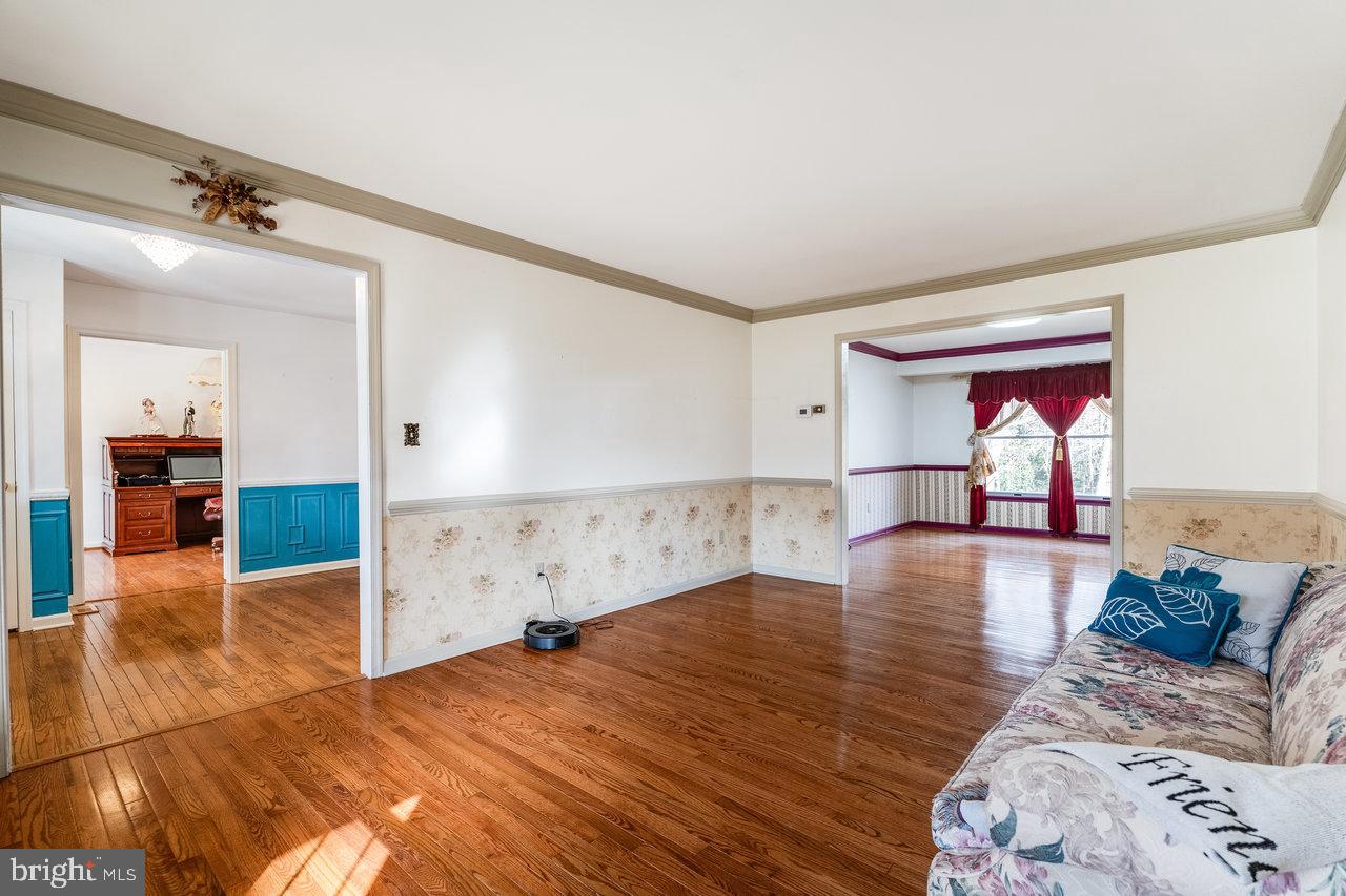 412 Breezewood Dr