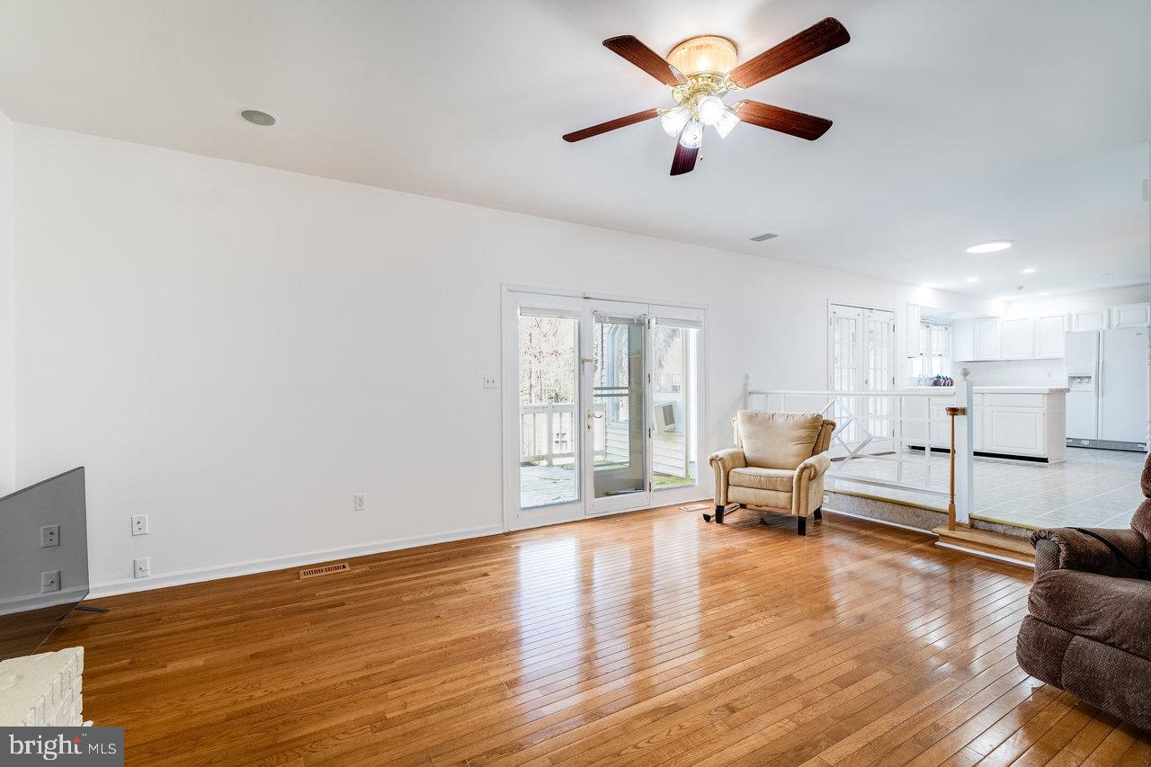 412 Breezewood Dr