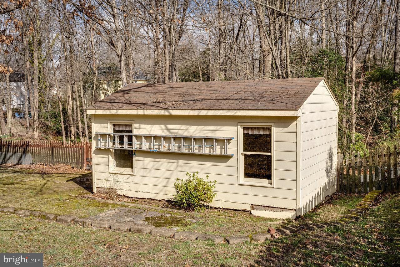 412 Breezewood Dr