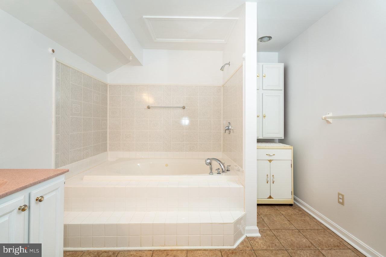412 Breezewood Dr