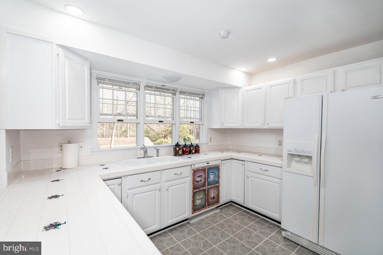 412 Breezewood Dr