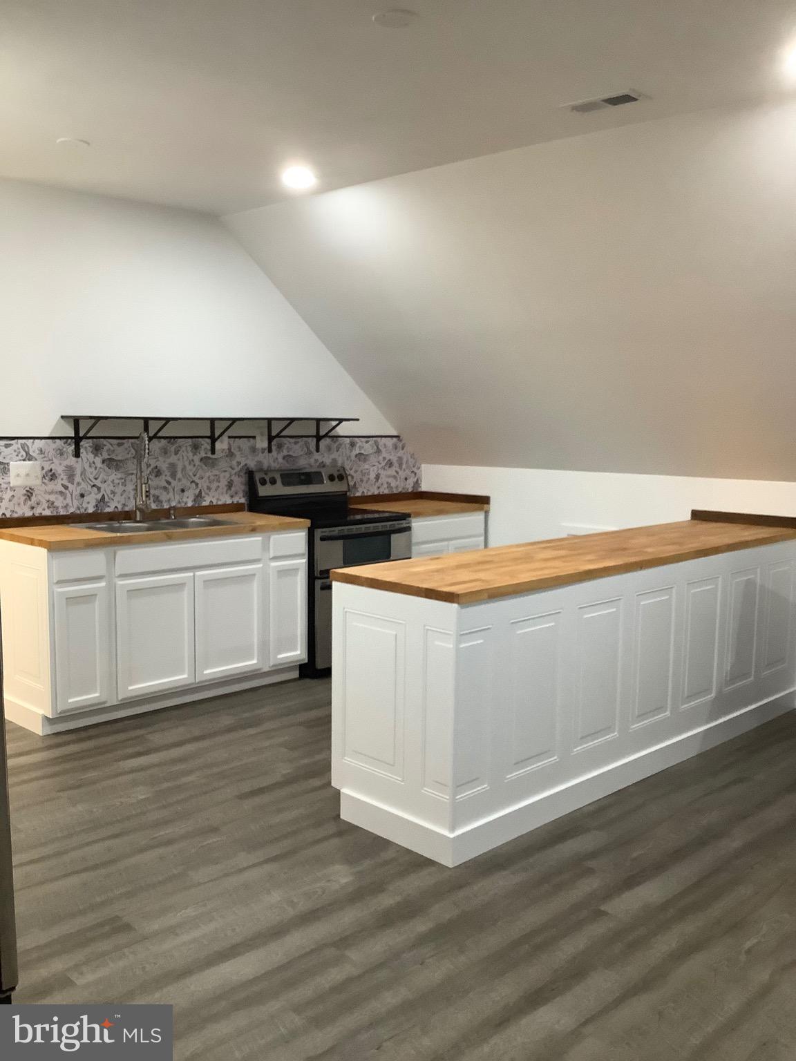 4748 Dickerson