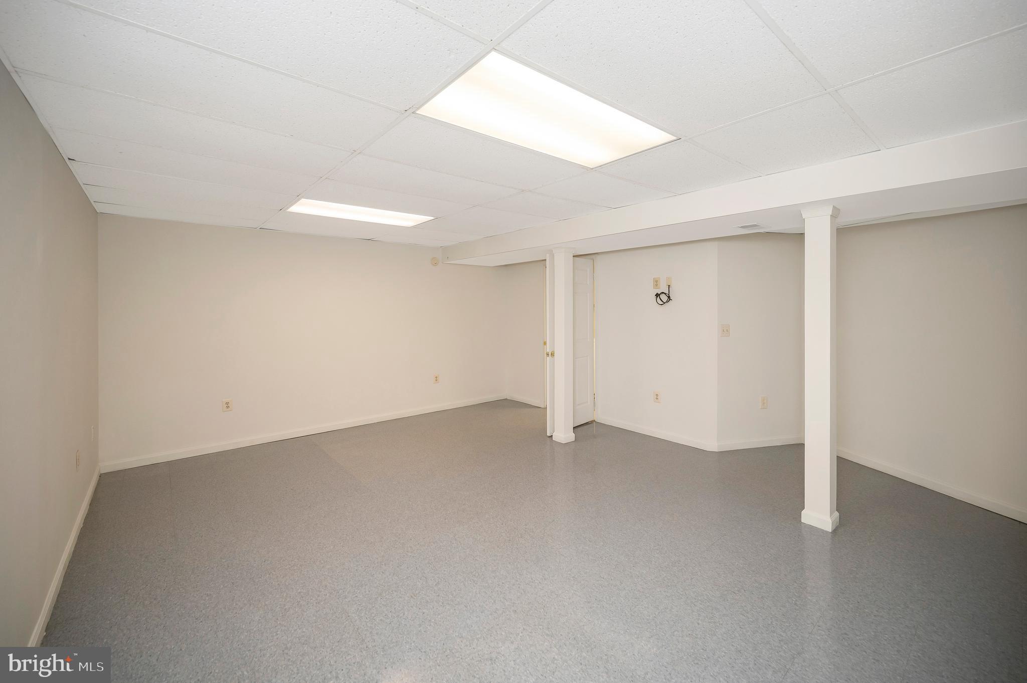 10231 Shawnee Ln