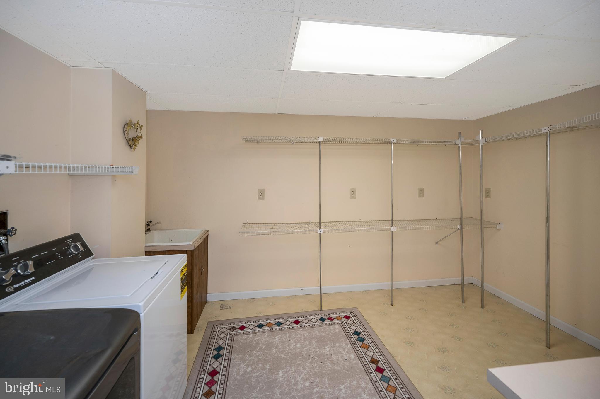 10231 Shawnee Ln