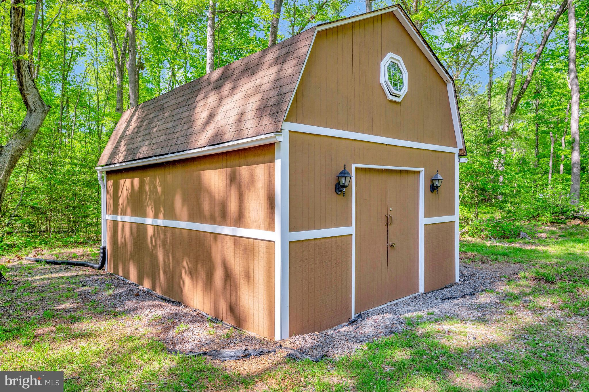 10231 Shawnee Ln