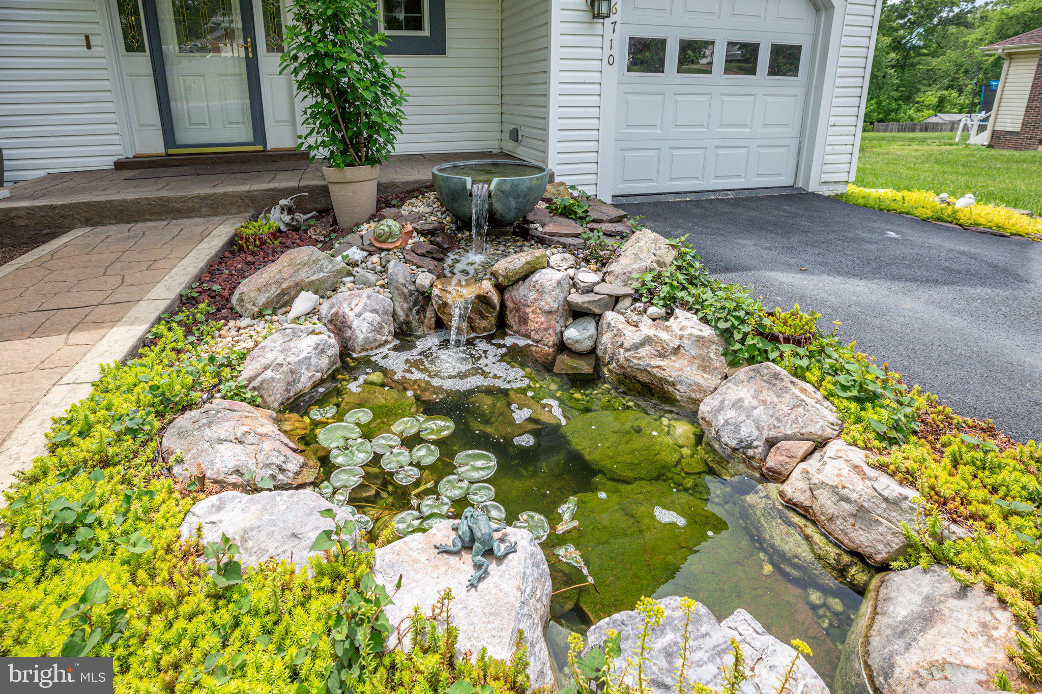 6710 Farmstead Ln