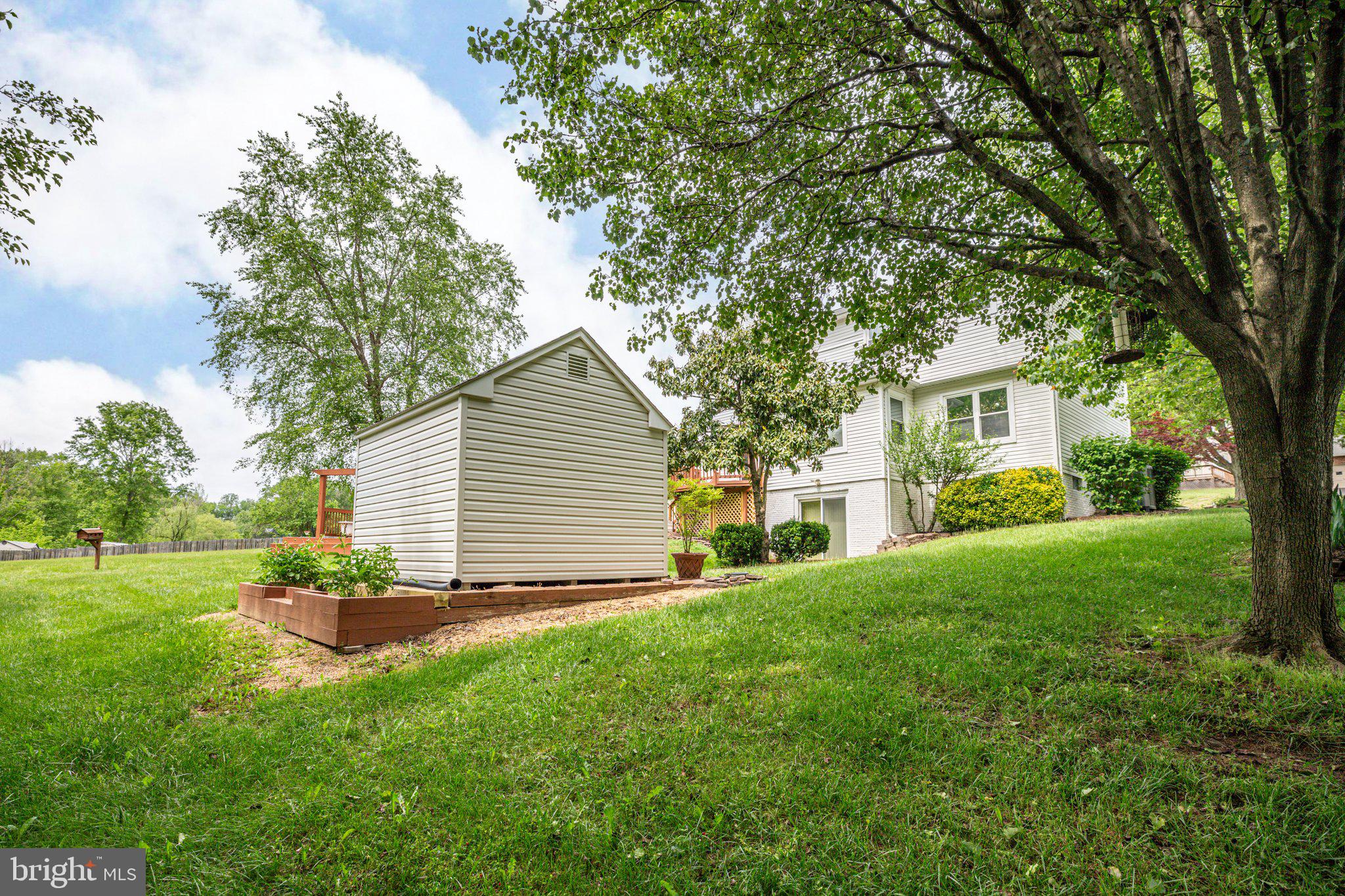 6710 Farmstead Ln