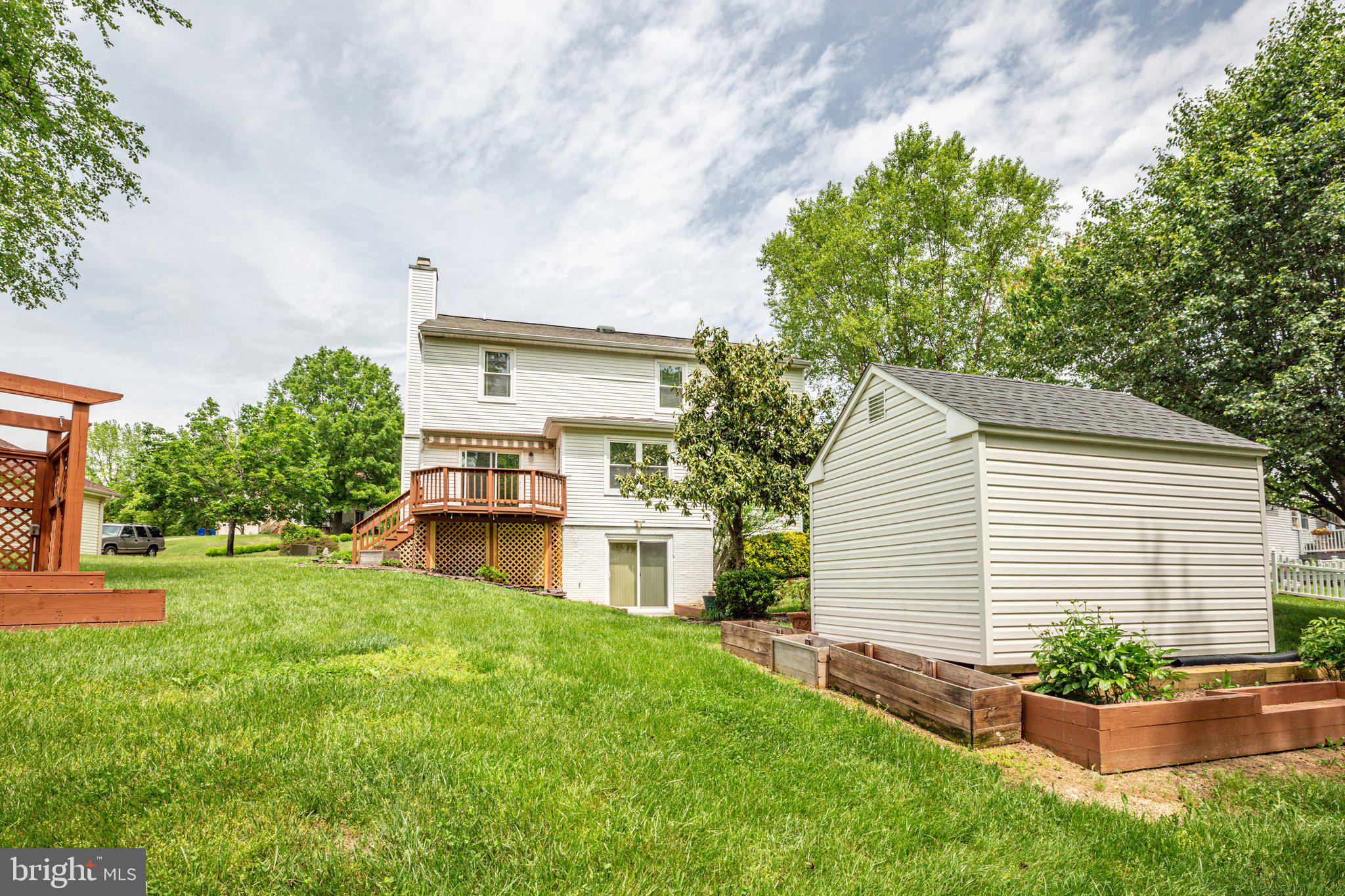 6710 Farmstead Ln