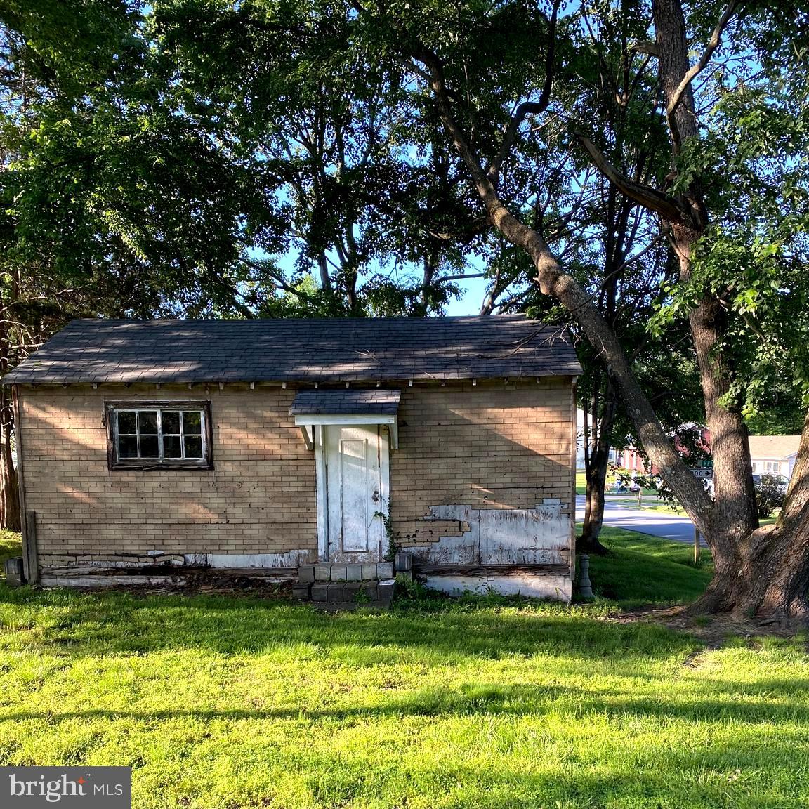 11900 N Dickinson Dr