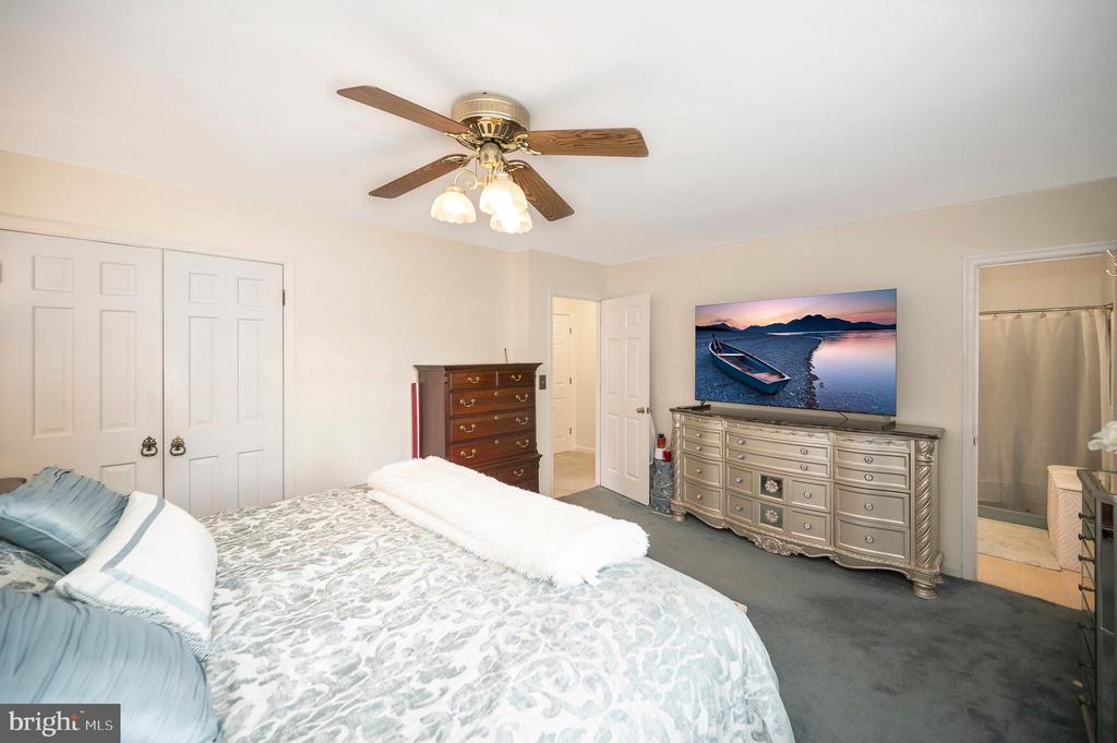 11907 Kennedy Ln