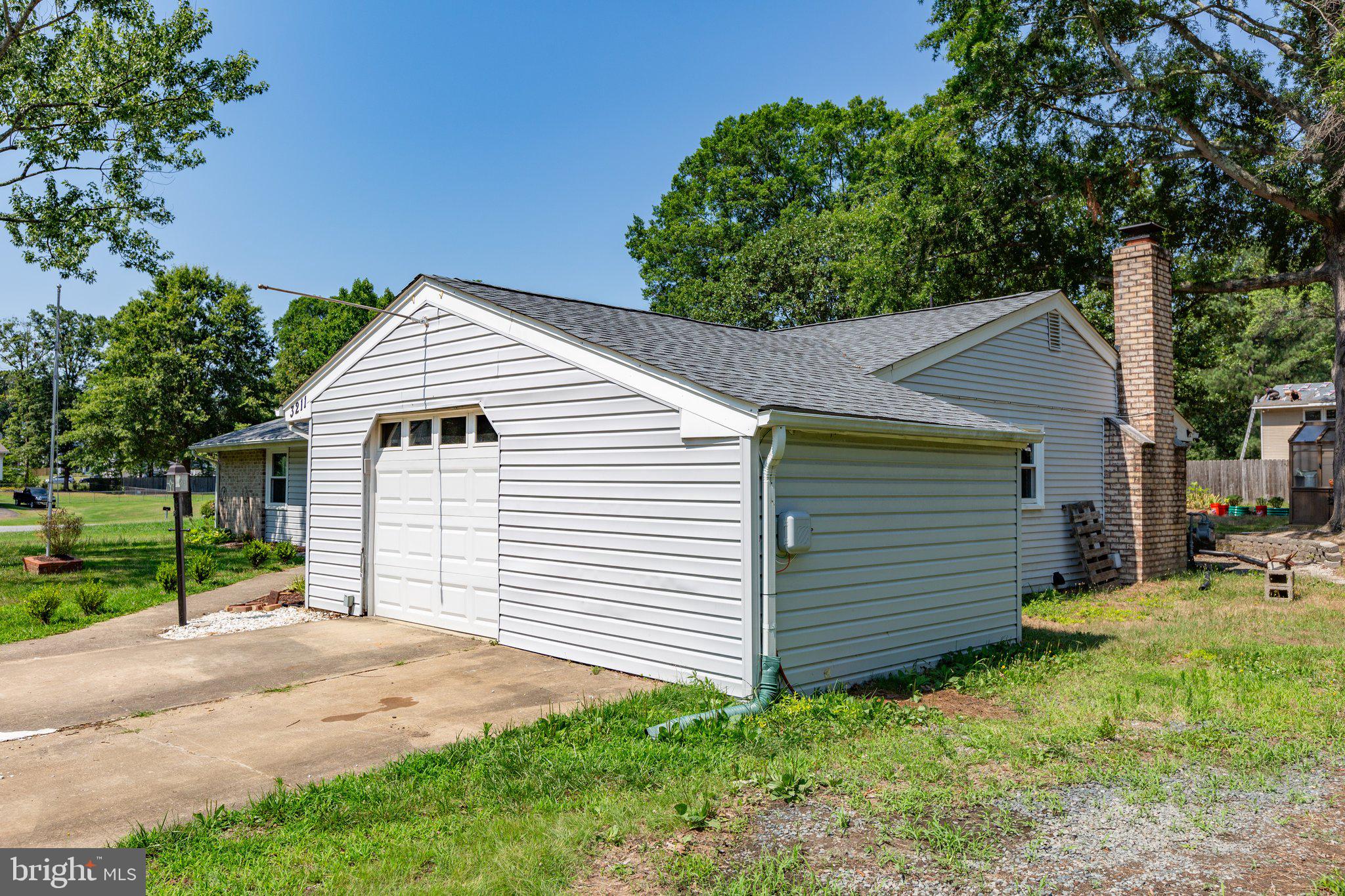 3211 Waverly Dr
