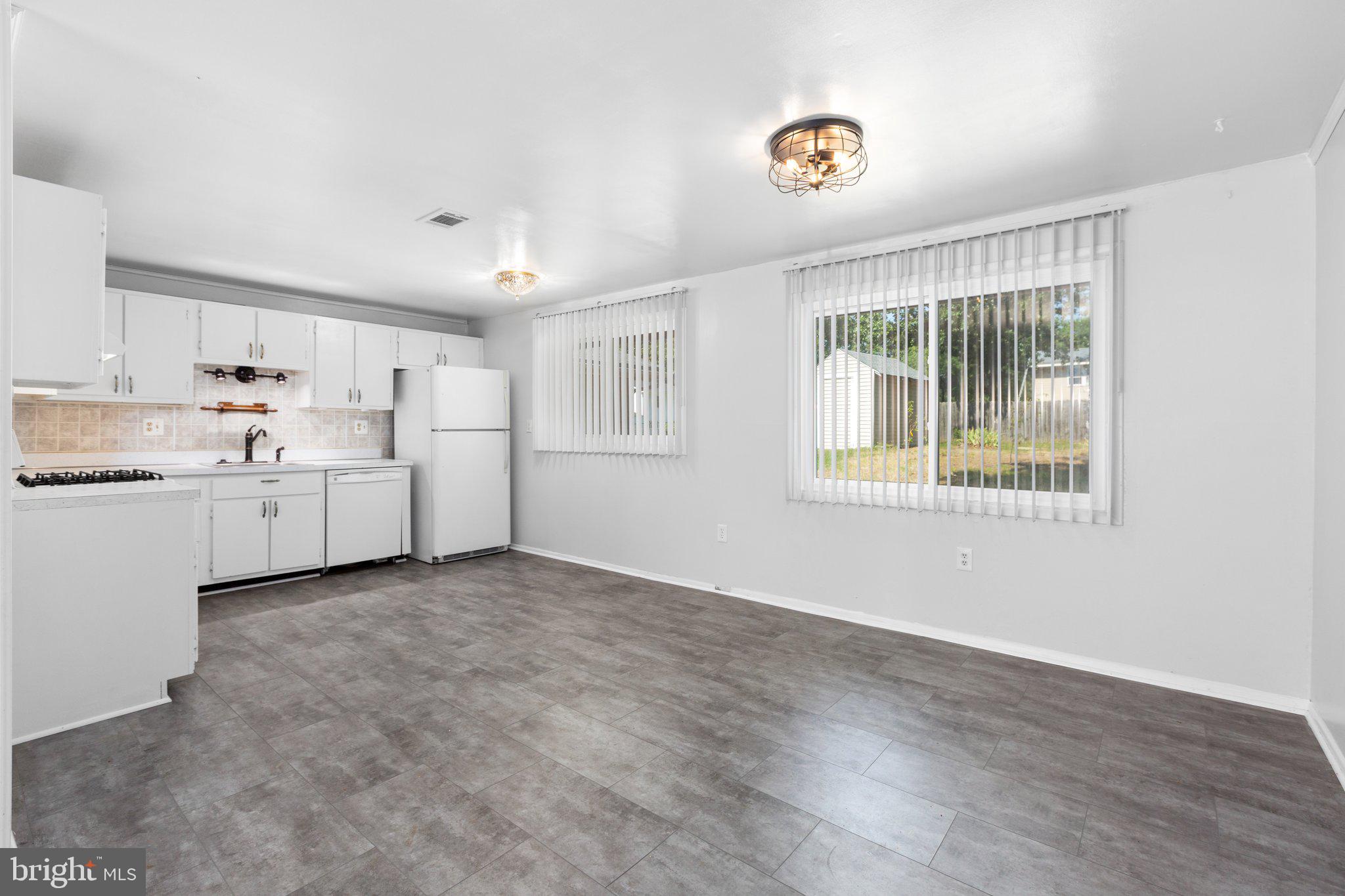 3211 Waverly Dr