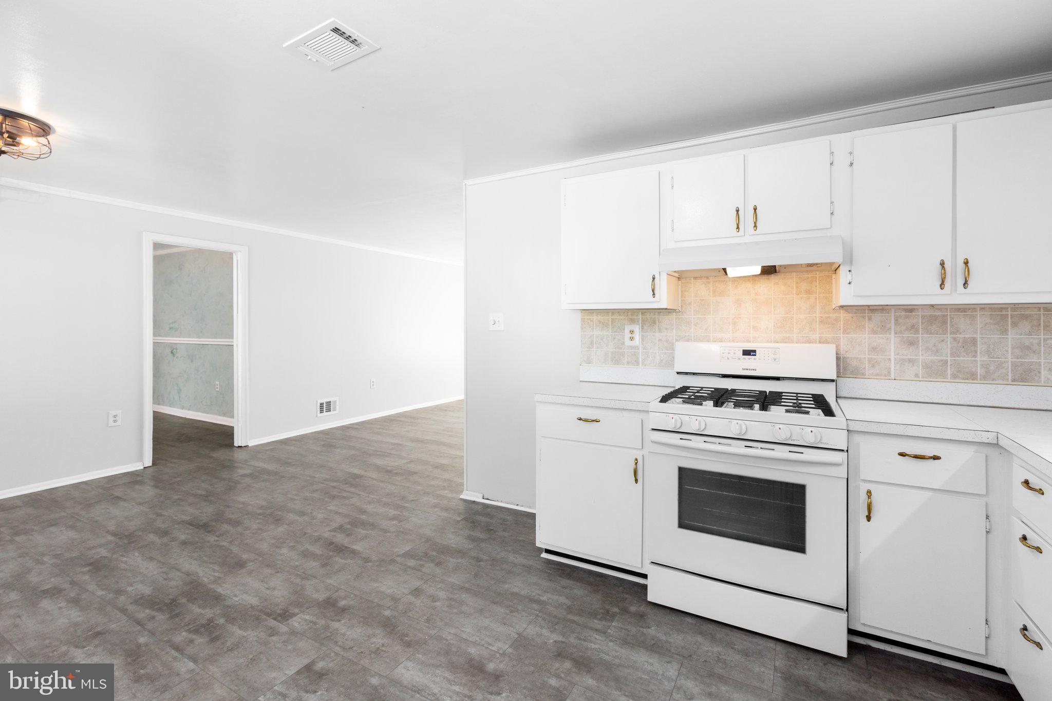 3211 Waverly Dr