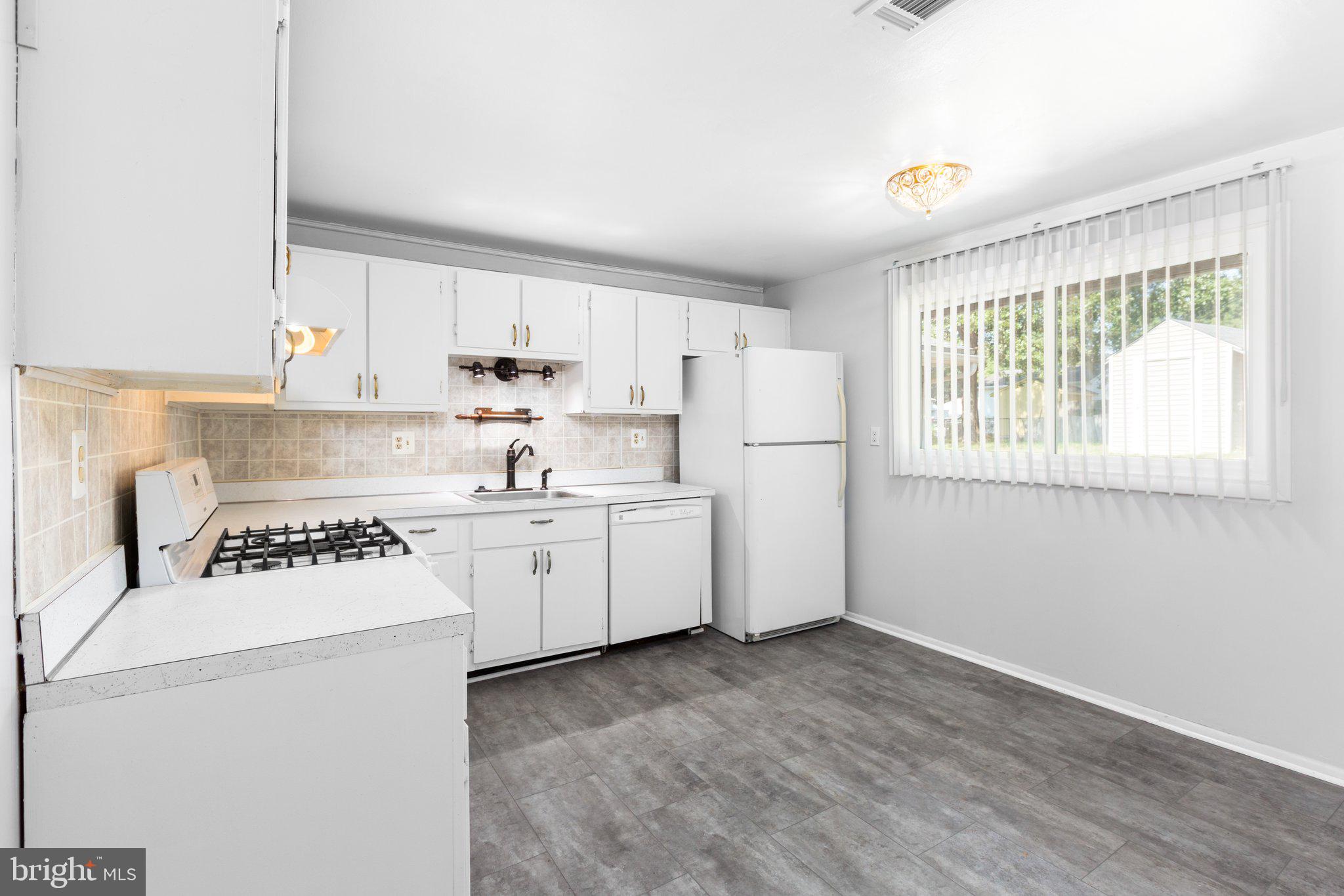 3211 Waverly Dr