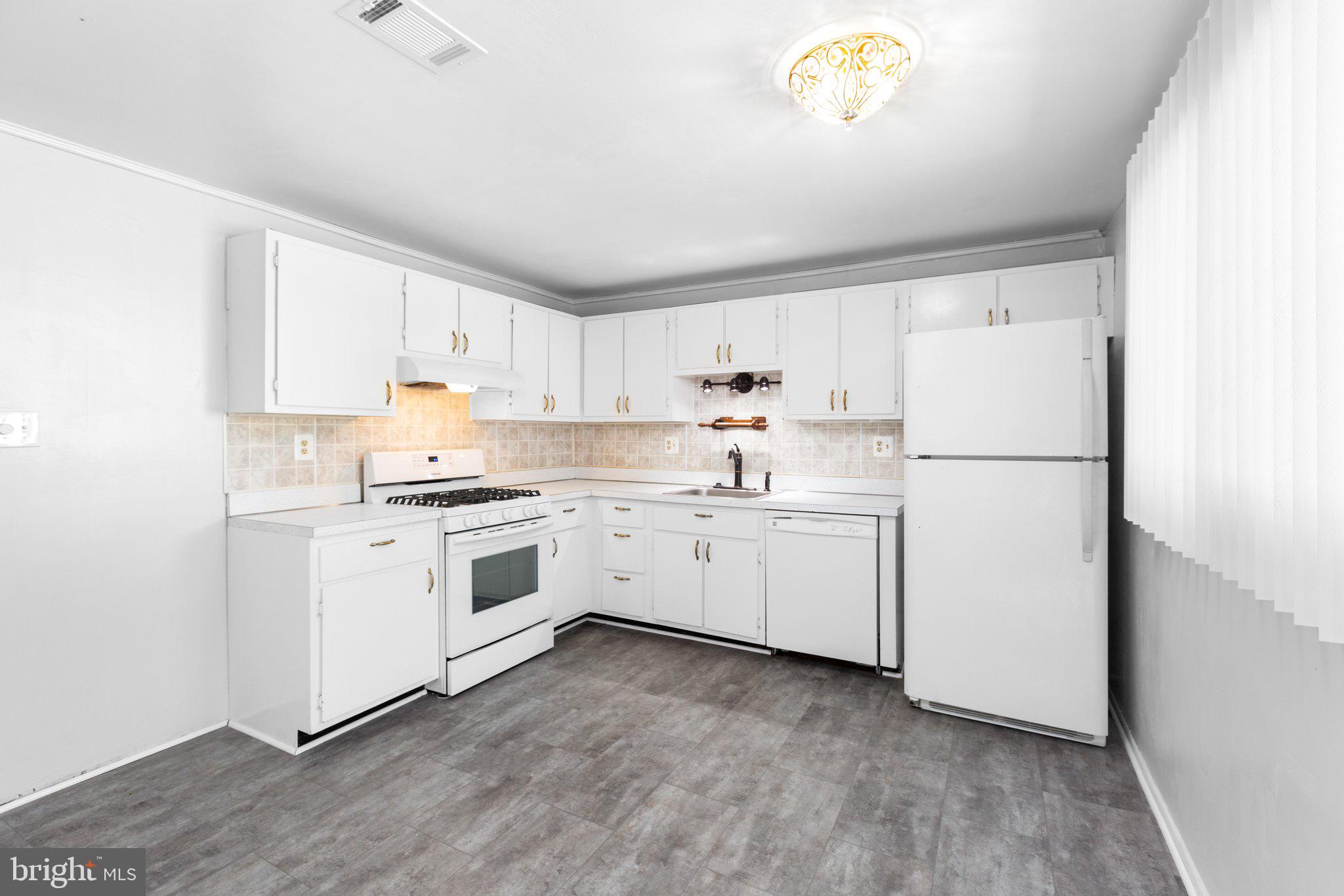 3211 Waverly Dr