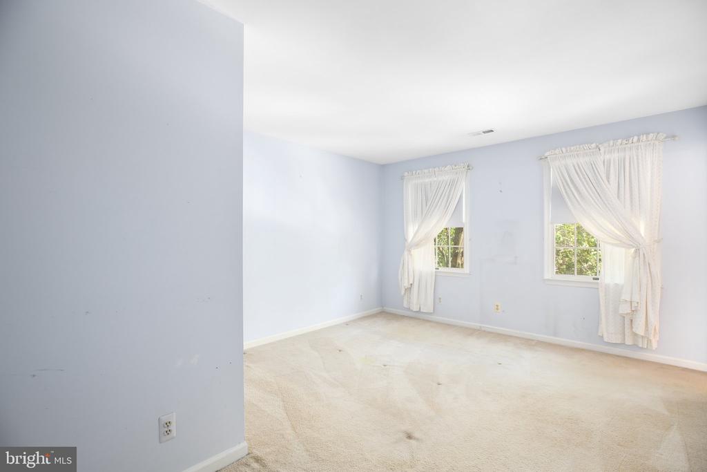 9901 Dominion Forest Cir