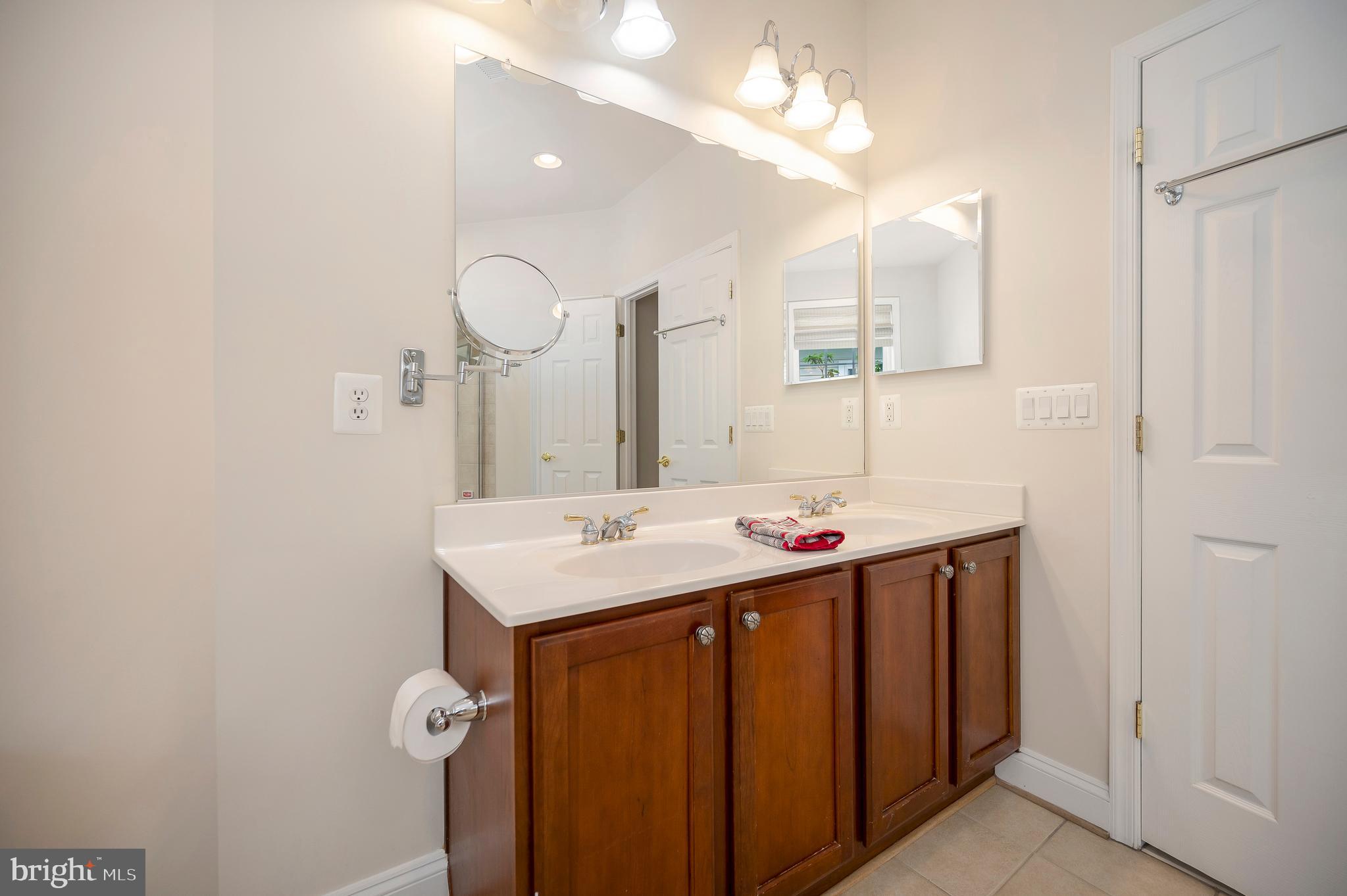 5702 W Kesslers Xing