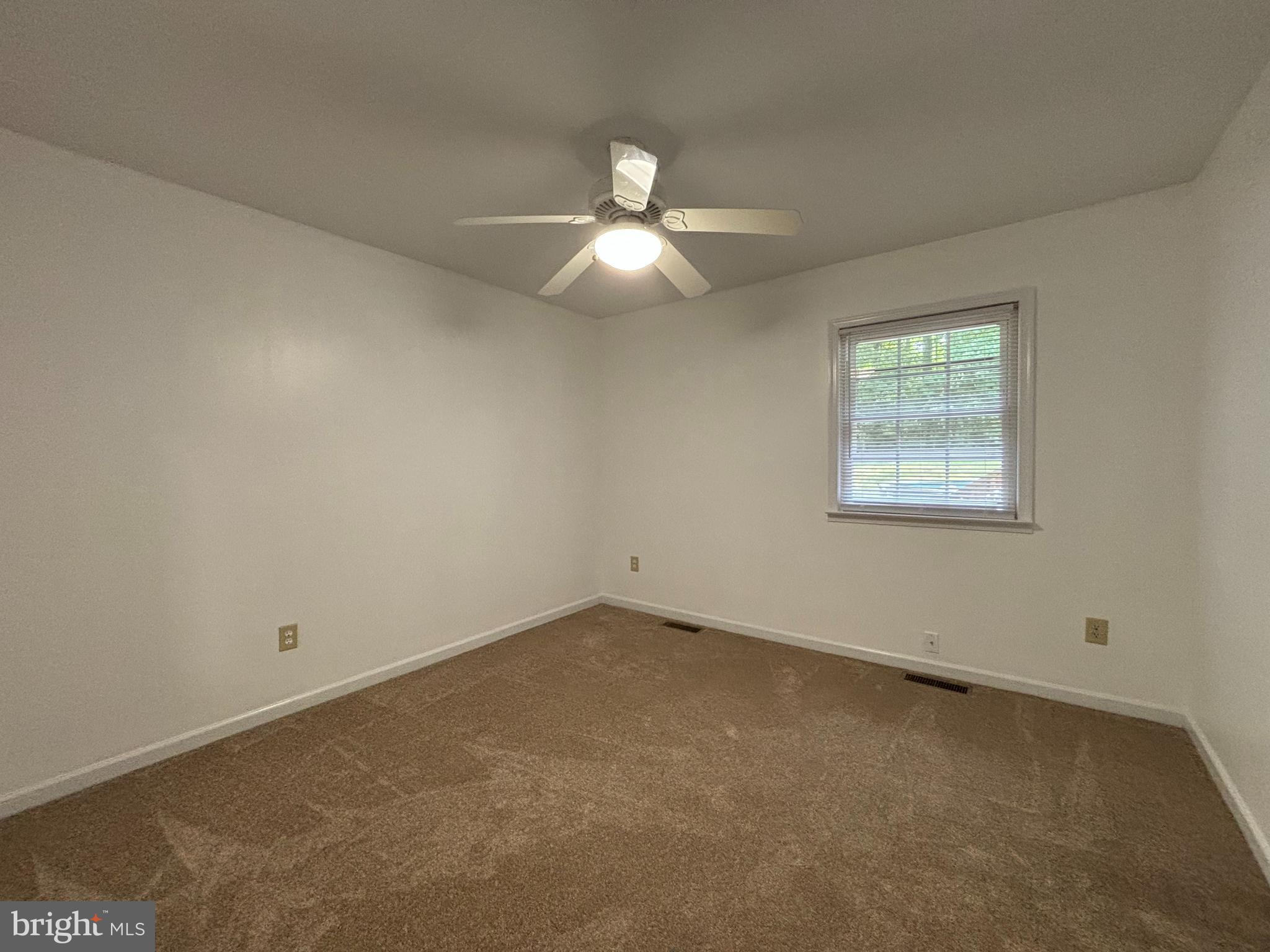 206 HAMPTON DR