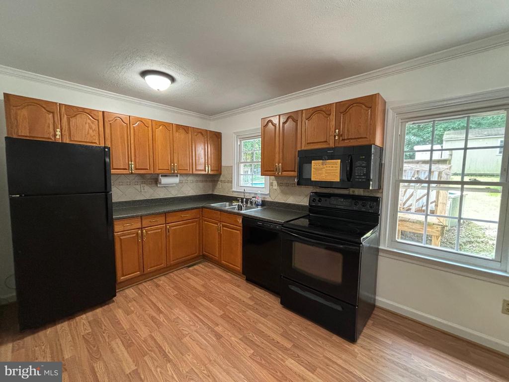 206 HAMPTON DR
