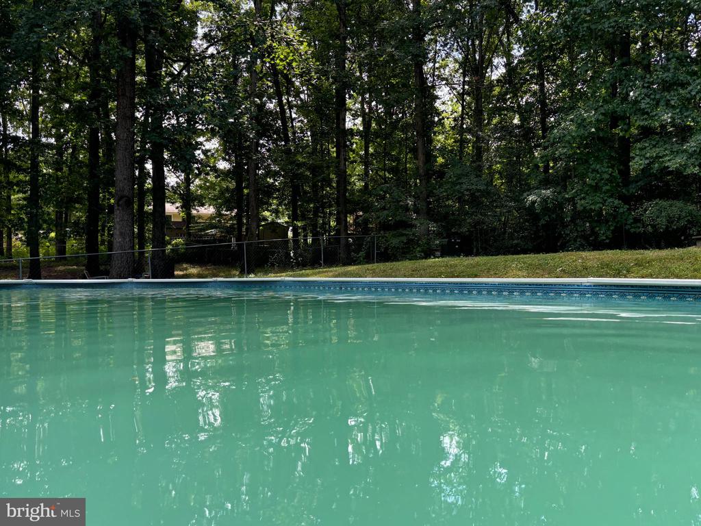 206 HAMPTON DR