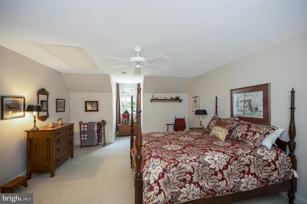 10822 Perrin Cir