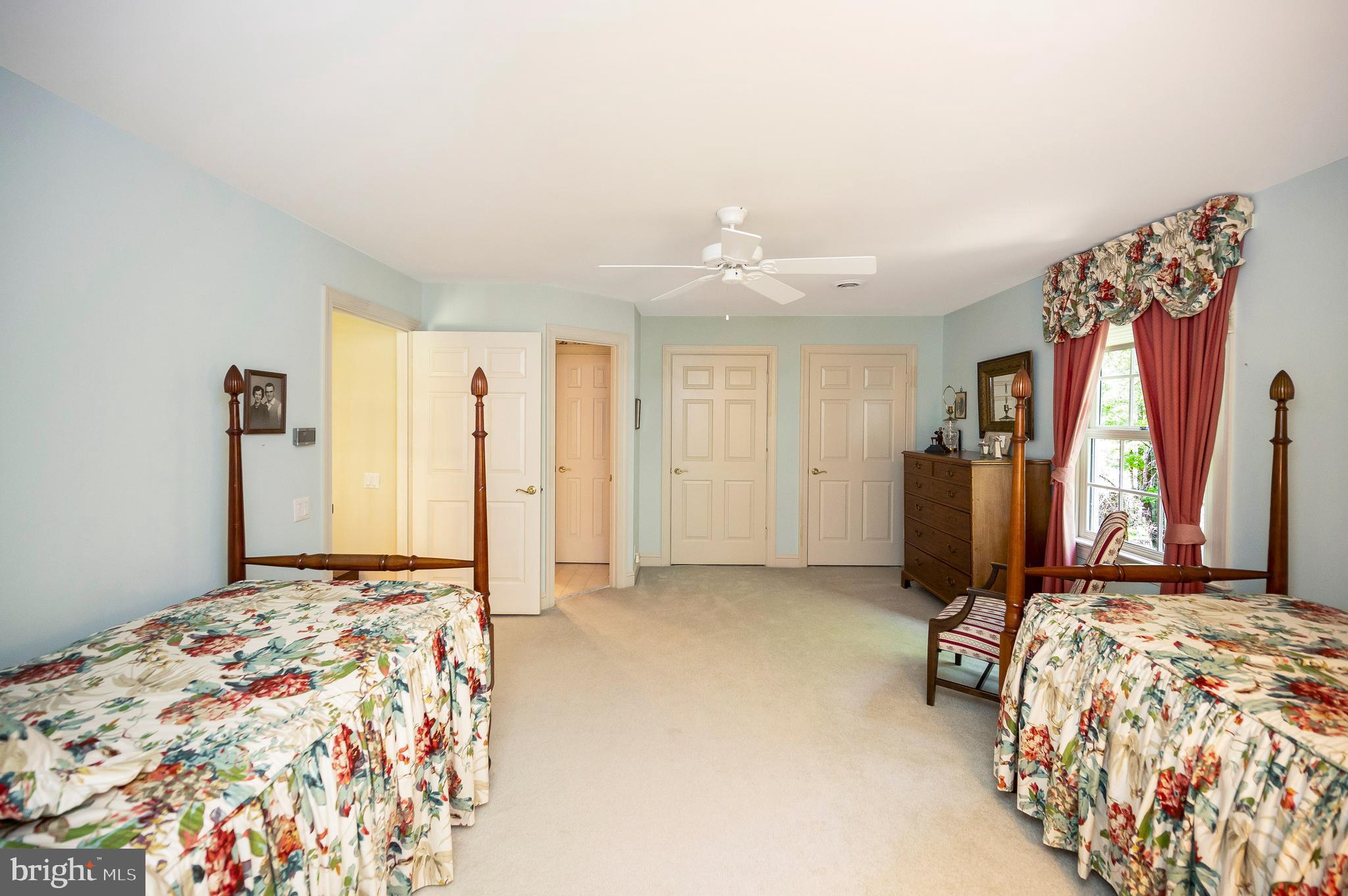 10822 Perrin Cir