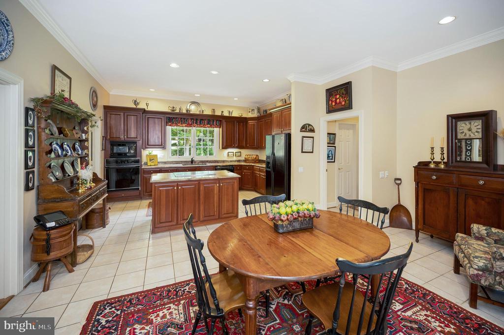 10822 Perrin Cir