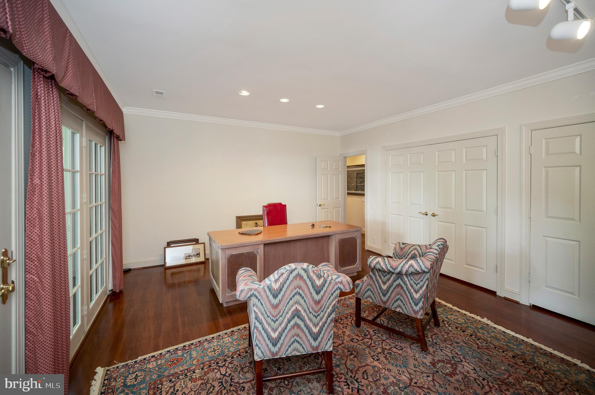 10822 Perrin Cir