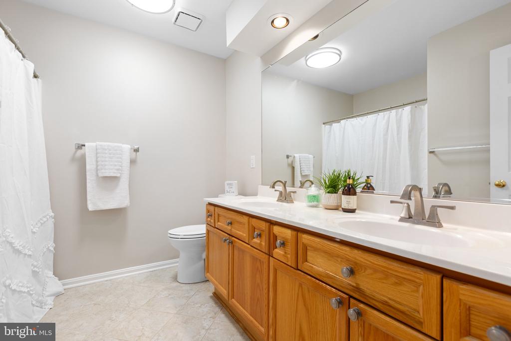11702 Talbot Ct