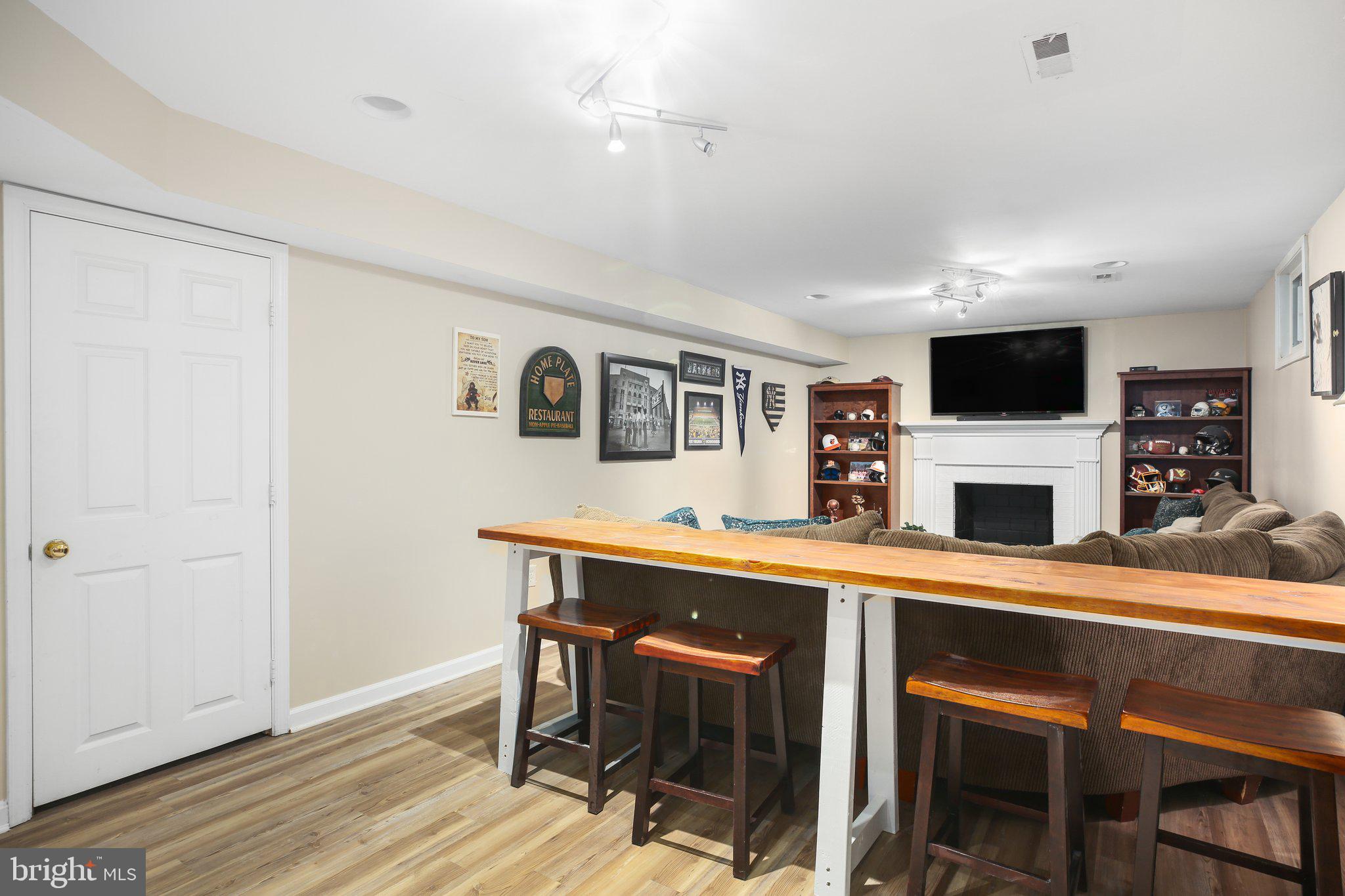 10401 Amherst Cir