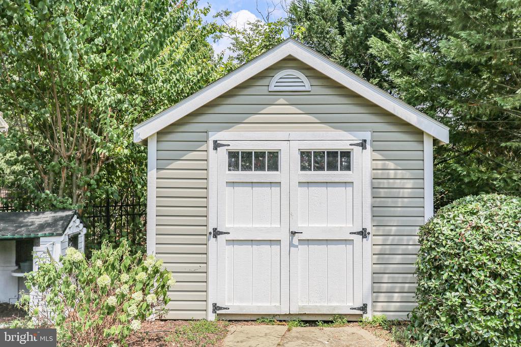 10401 Amherst Cir