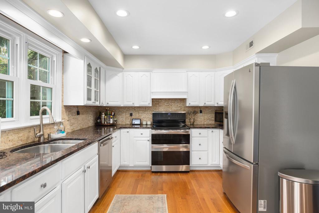 10401 Amherst Cir
