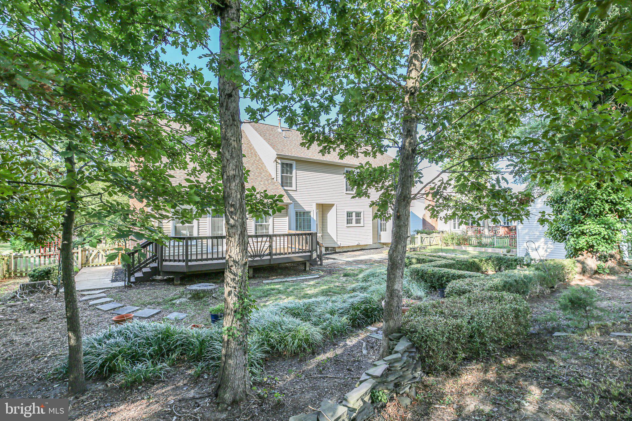 6102 New Pembrook Ln