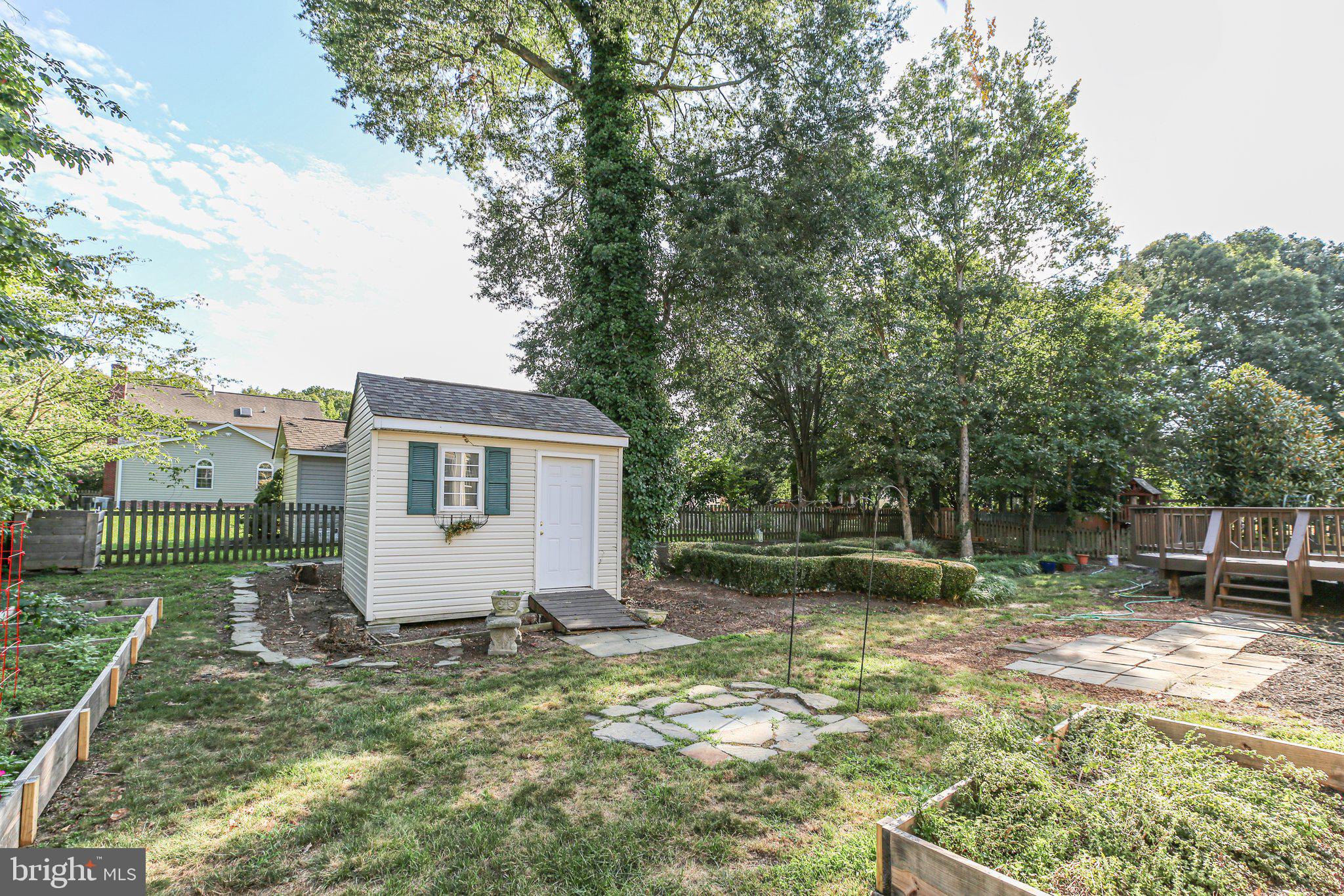 6102 New Pembrook Ln
