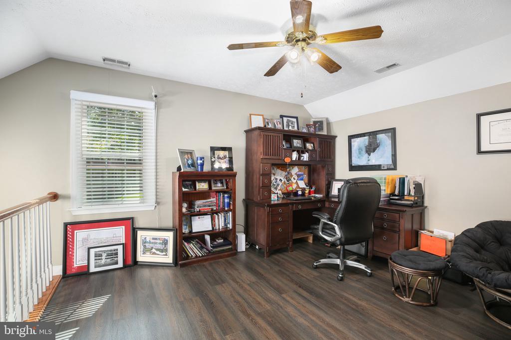 11615 Silverleaf Ln