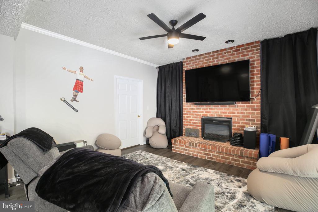 11615 Silverleaf Ln