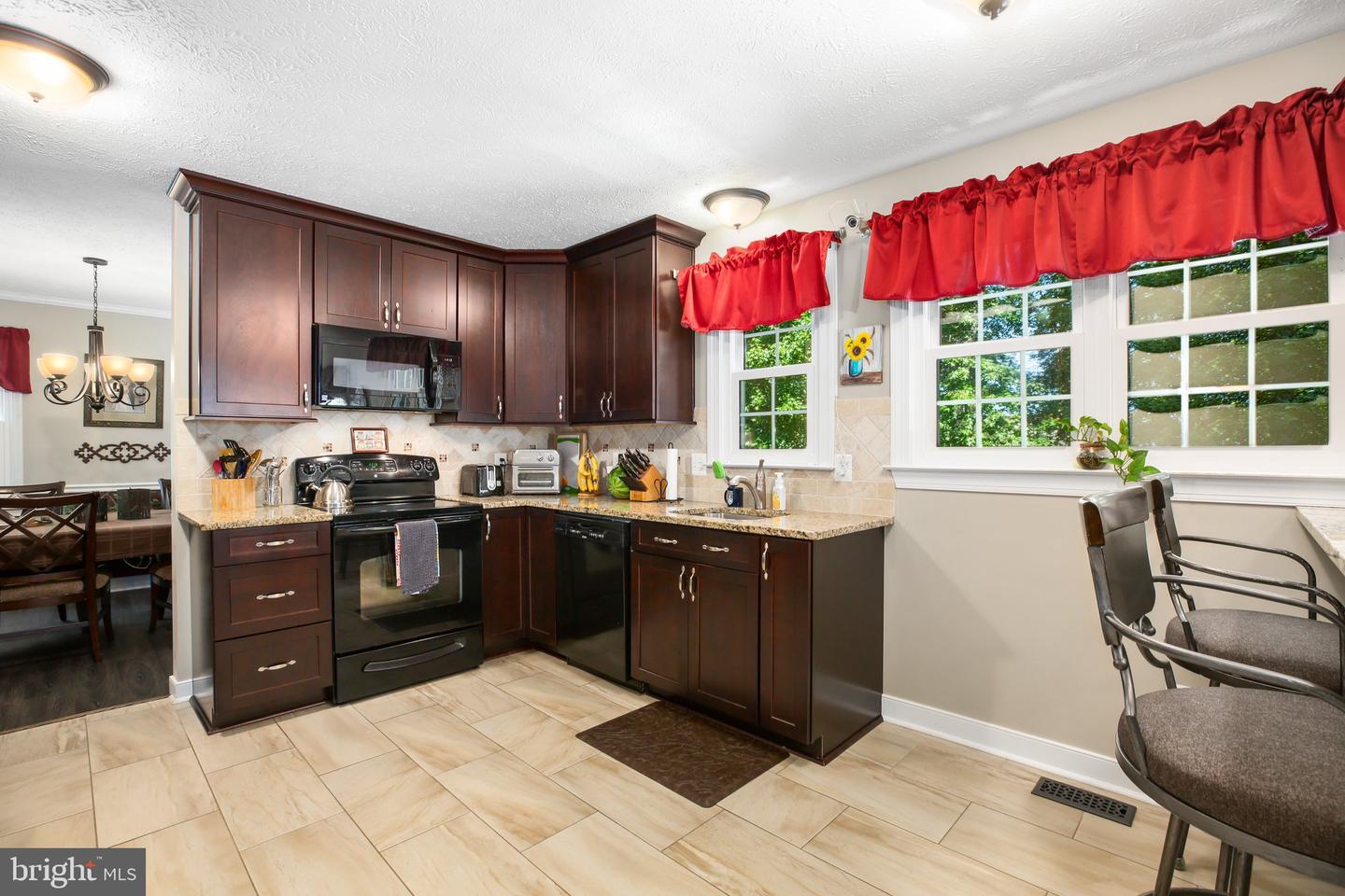 11615 Silverleaf Ln