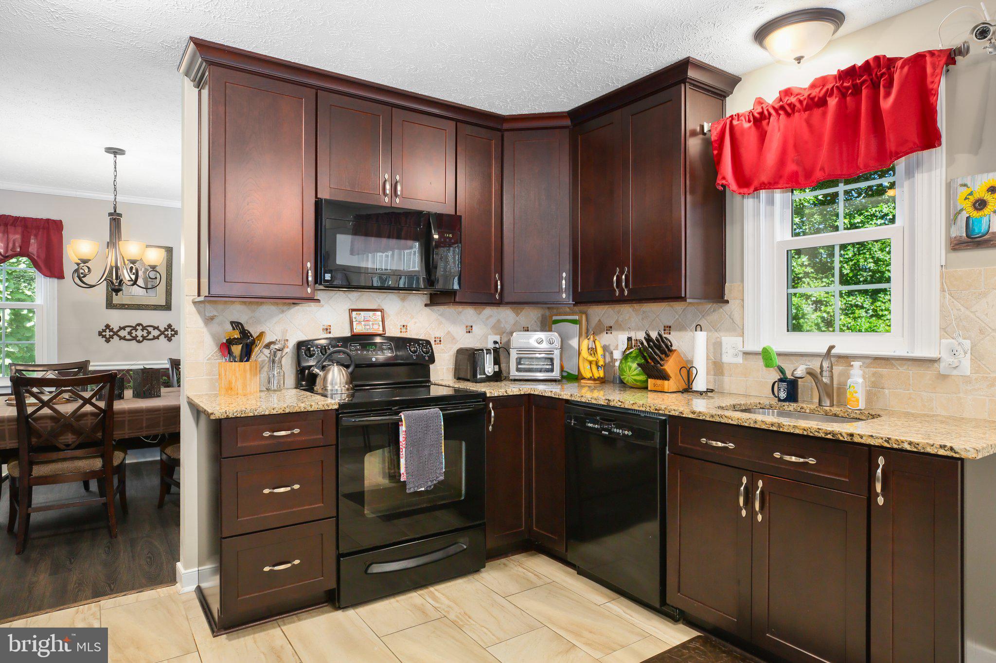 11615 Silverleaf Ln