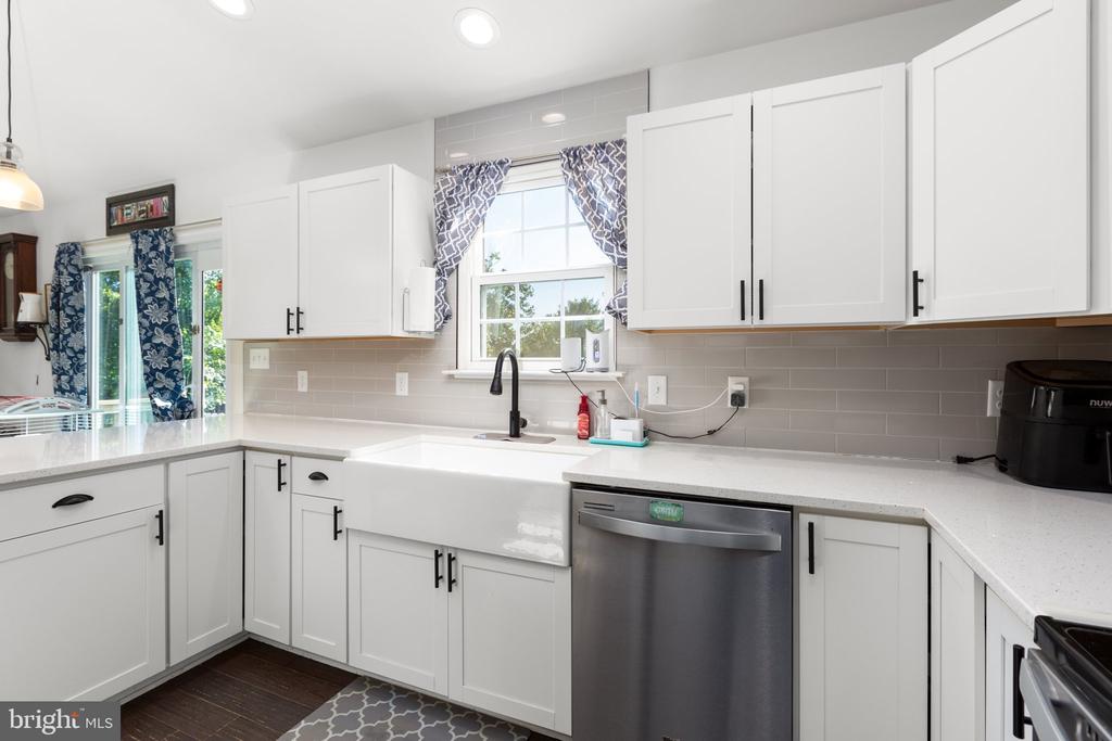 6108 ZACHARY TAYLOR HIGHWAY