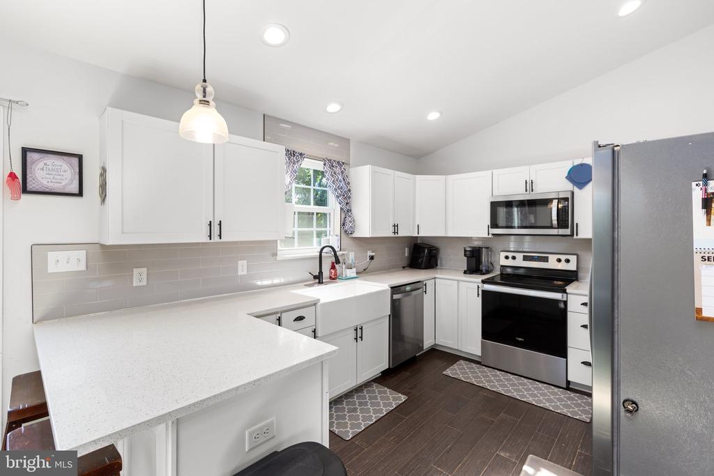 6108 ZACHARY TAYLOR HIGHWAY